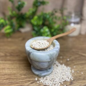 BALTIEJI pipirai žirneliais